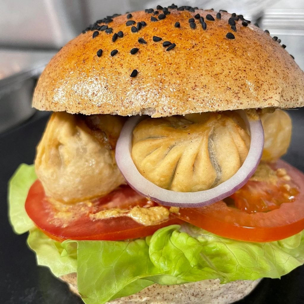 MOMO BURGER